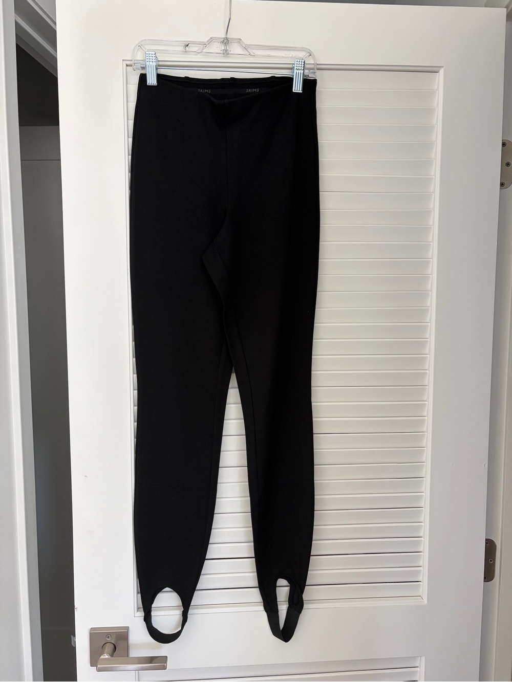SKIMS Black High-Waist Stirrup Leggings - Picture 2 of 8